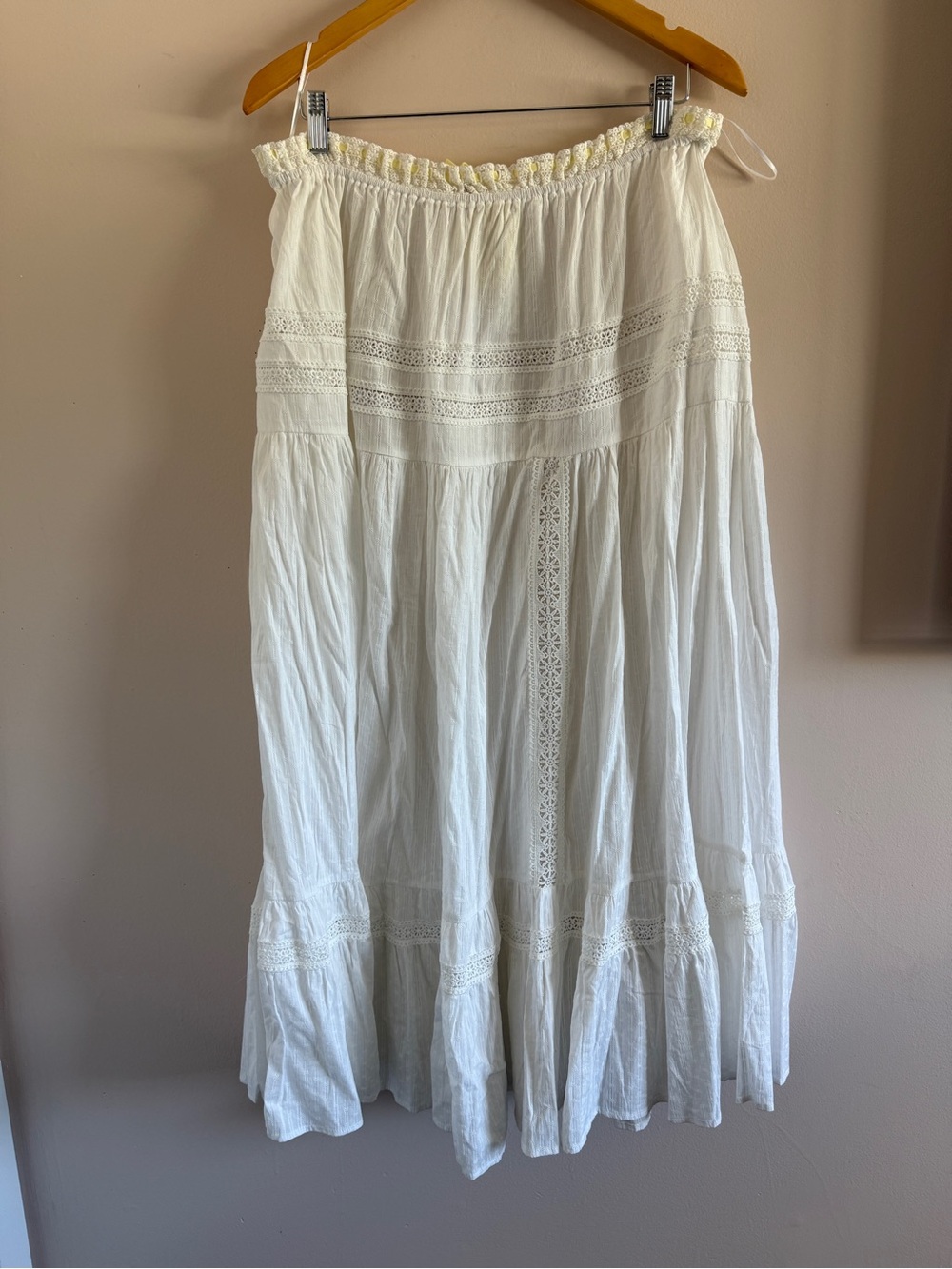 Valeria Skirt in Paloma - Picture 3 of 7